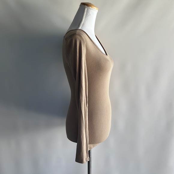 Dynamite Long Sleeve Ribbed Scoop Neck Tee - sz M - Picture 2 of 6